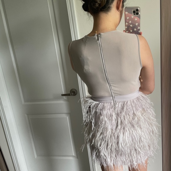 BEBE Rhinestone Beaded Feather Dress in Magnolia Frost Size US 4 - Picture 3 of 11